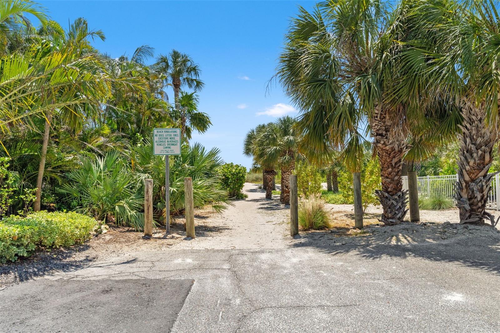 8106 GULF DR, HOLMES BEACH, FL, 34217