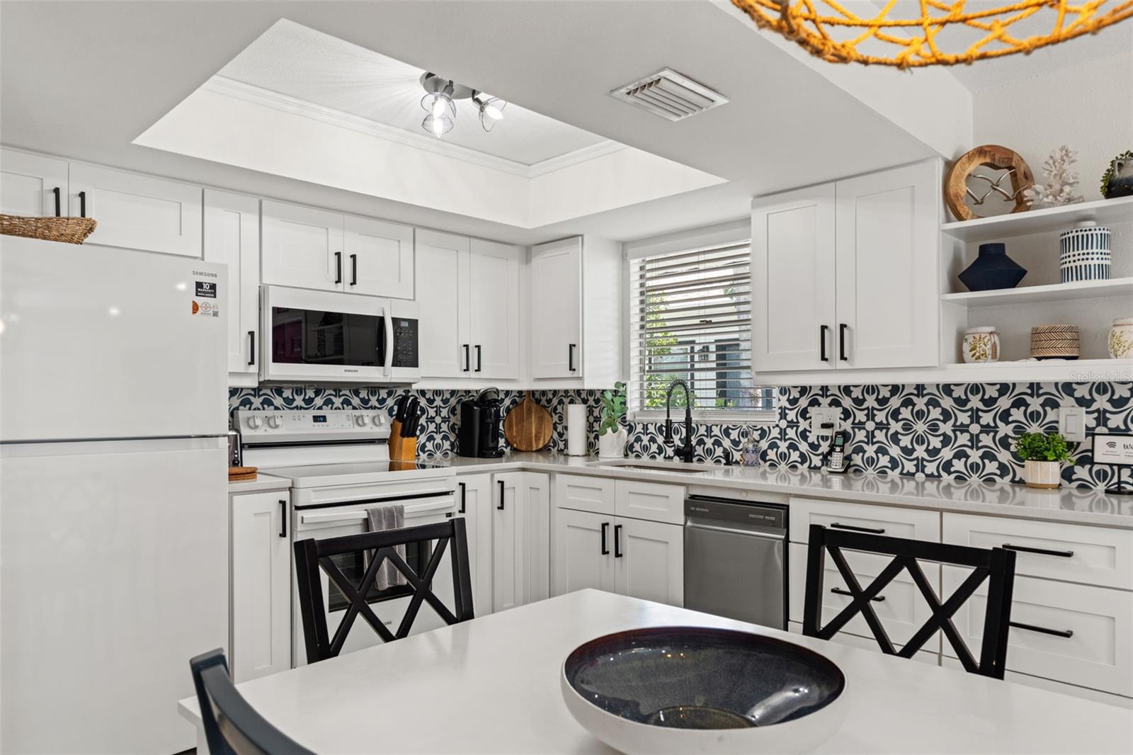 8106 GULF DR, HOLMES BEACH, FL, 34217