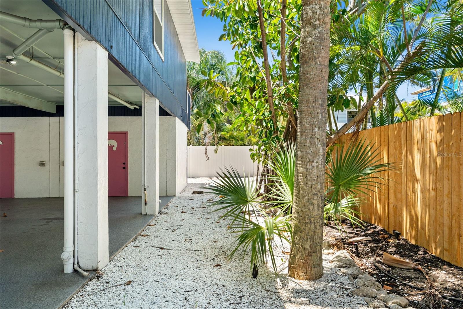 8106 GULF DR, HOLMES BEACH, FL, 34217