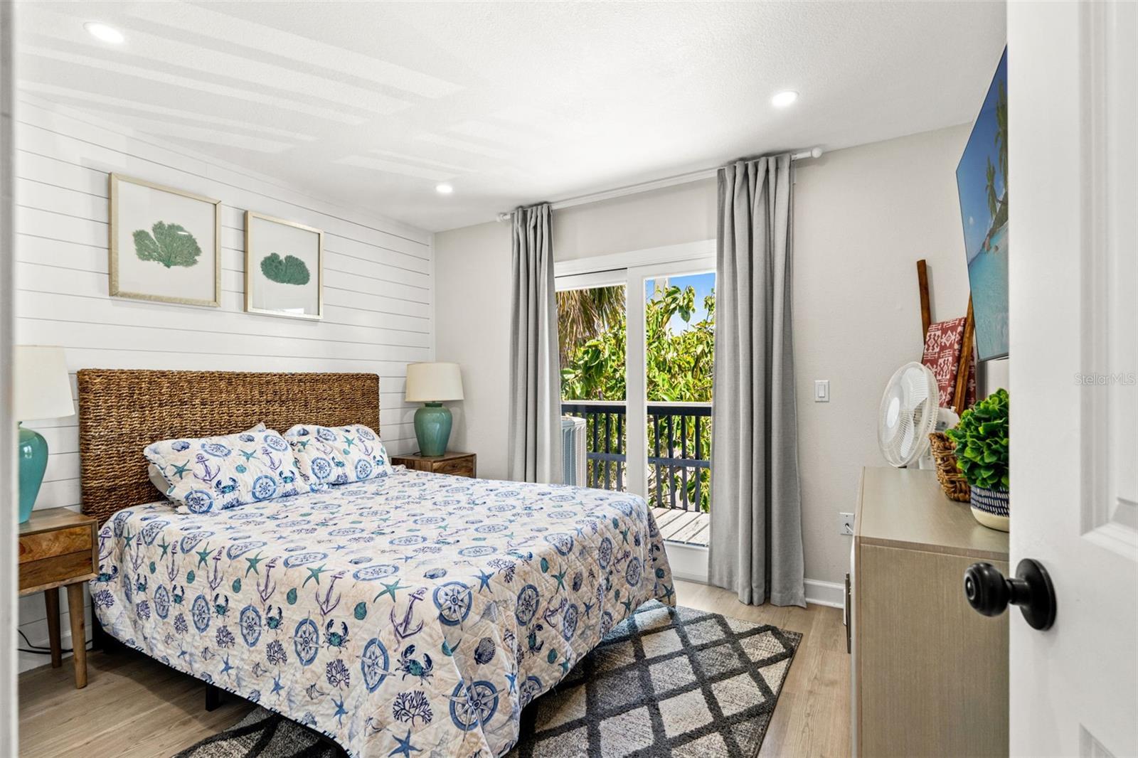 8106 GULF DR, HOLMES BEACH, FL, 34217