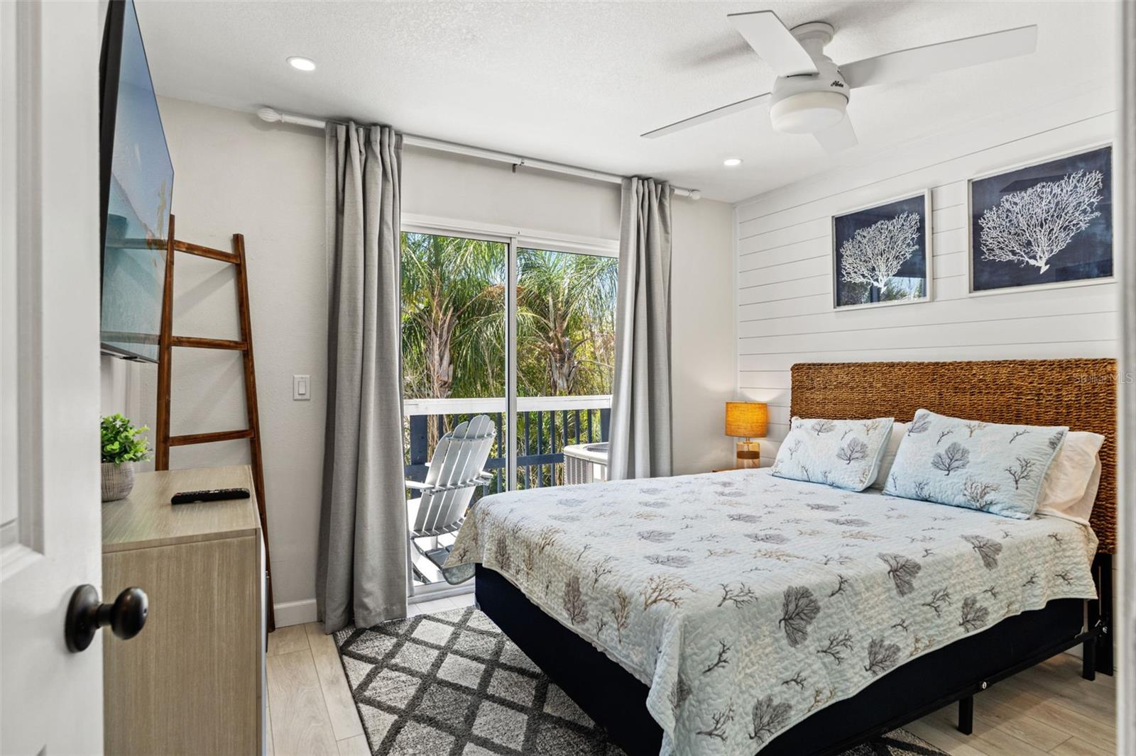 8106 GULF DR, HOLMES BEACH, FL, 34217