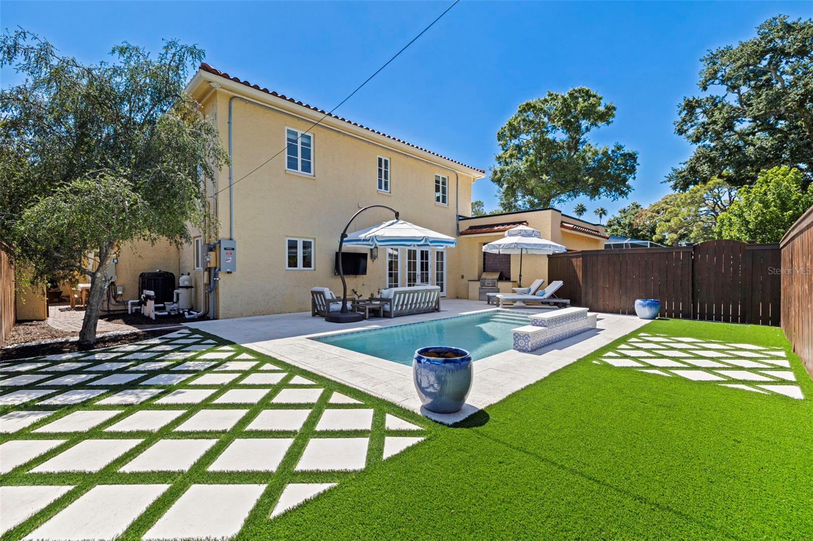 1101 JUNGLE AVE N, ST PETERSBURG, FL, 33710
