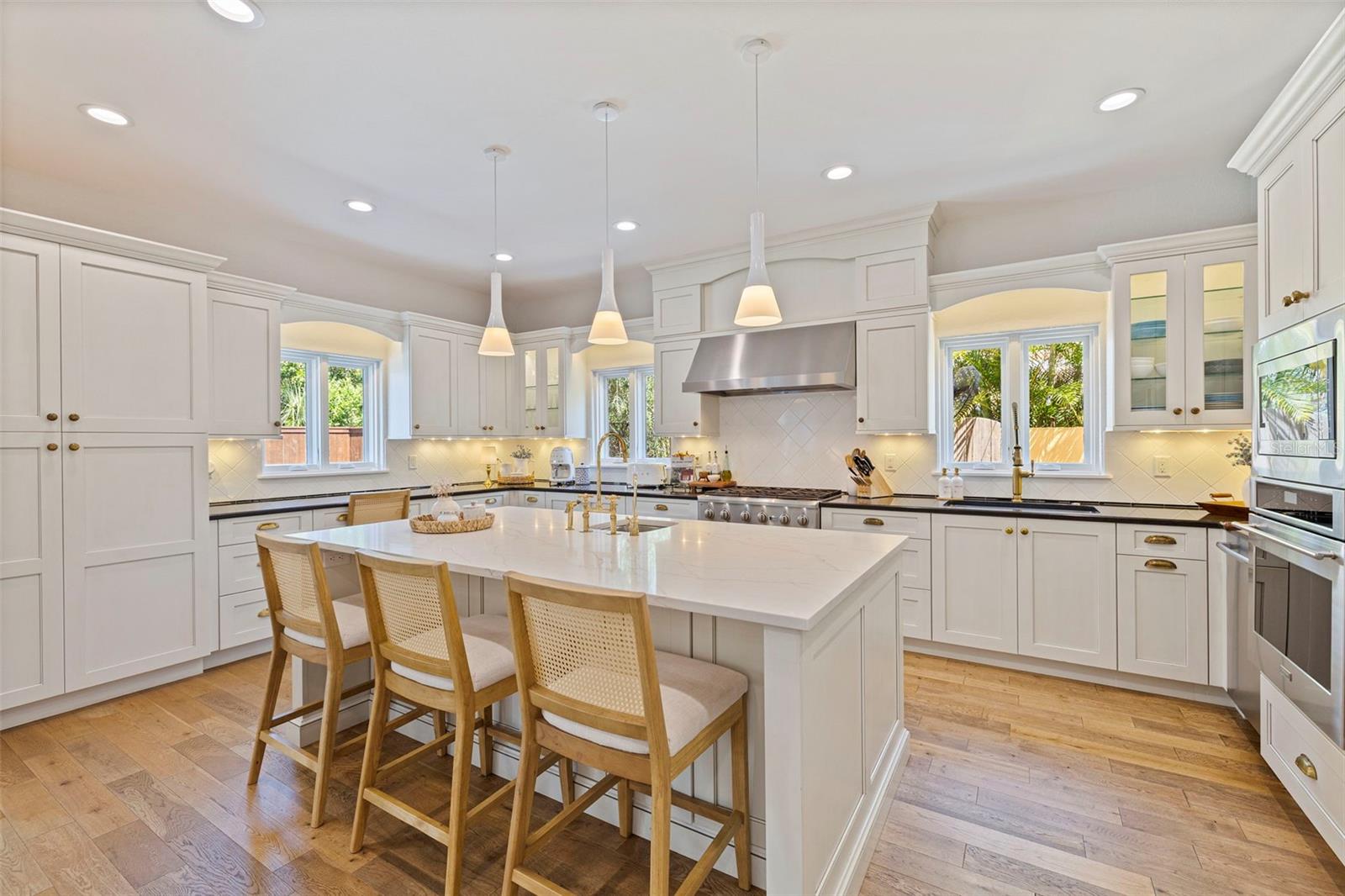 1101 JUNGLE AVE N, ST PETERSBURG, FL, 33710
