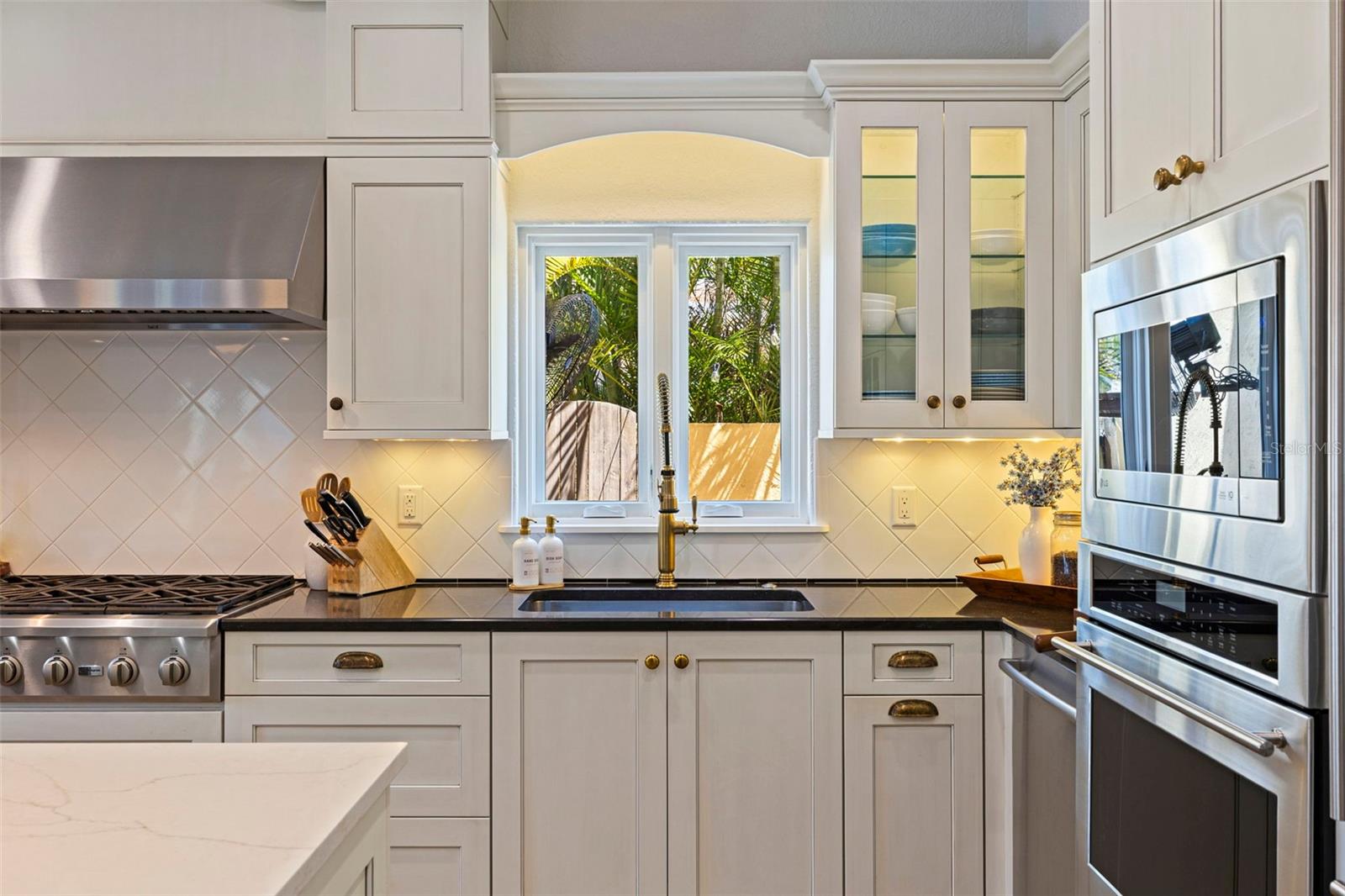 1101 JUNGLE AVE N, ST PETERSBURG, FL, 33710
