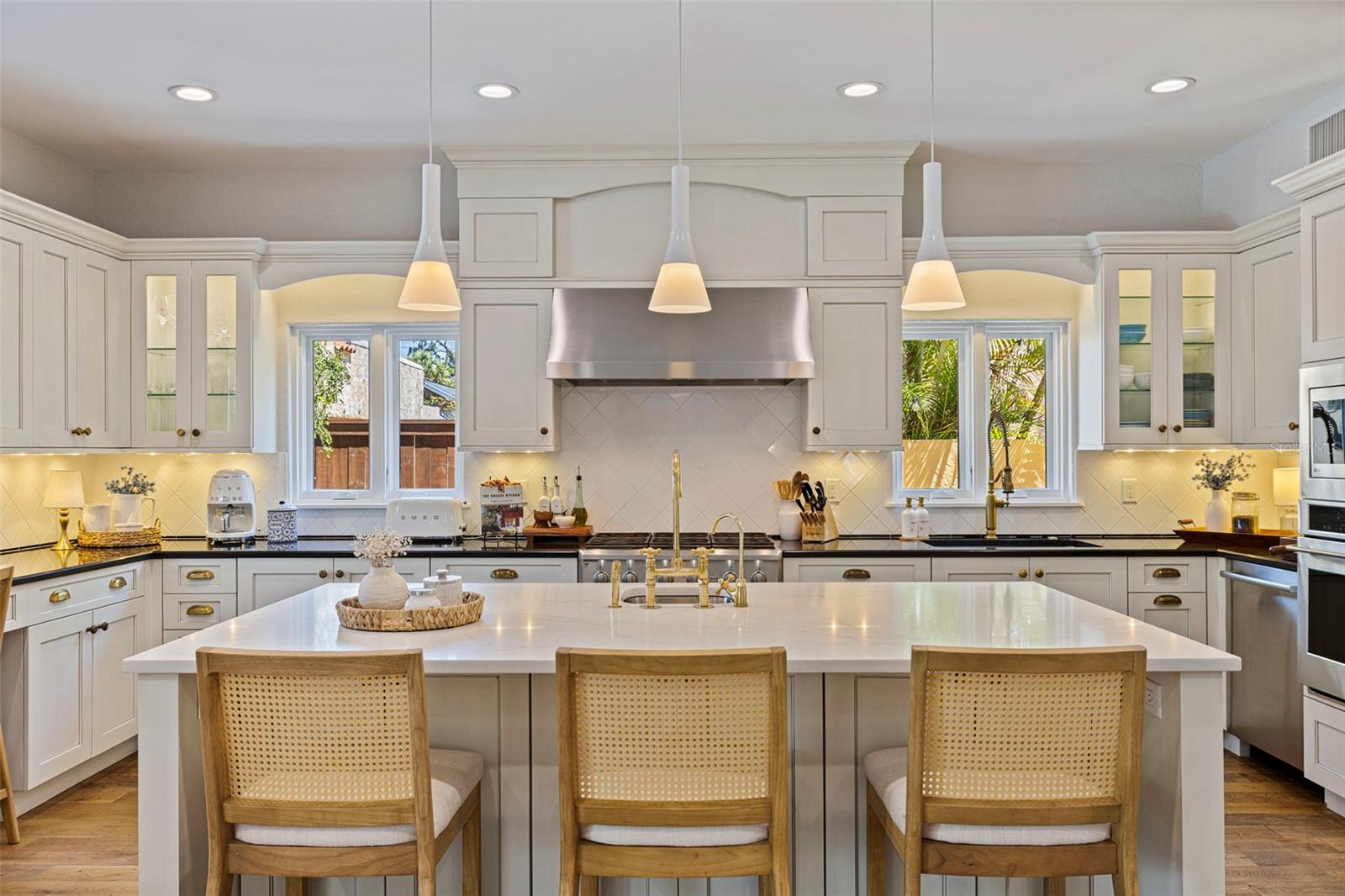 1101 JUNGLE AVE N, ST PETERSBURG, FL, 33710