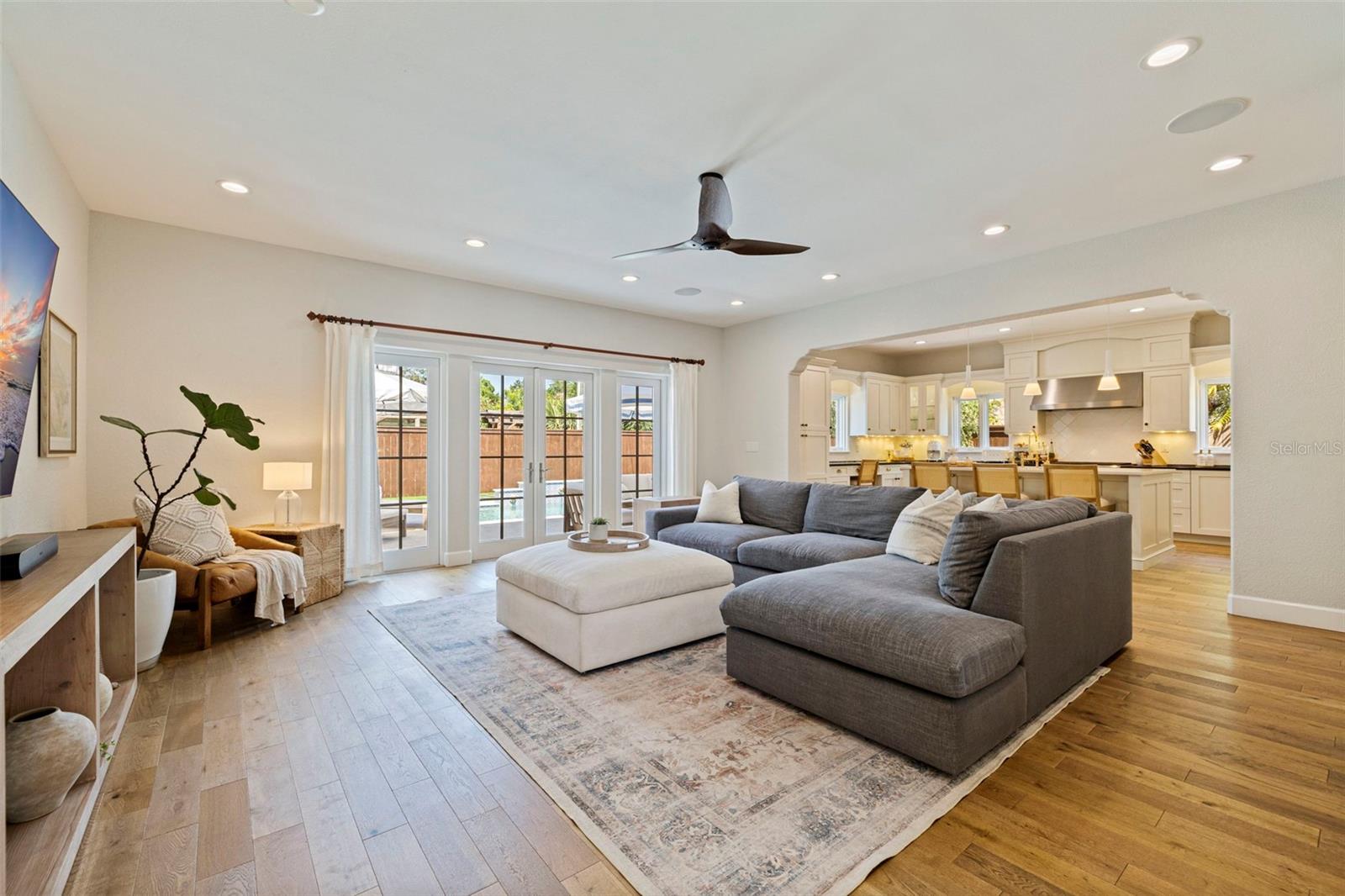1101 JUNGLE AVE N, ST PETERSBURG, FL, 33710
