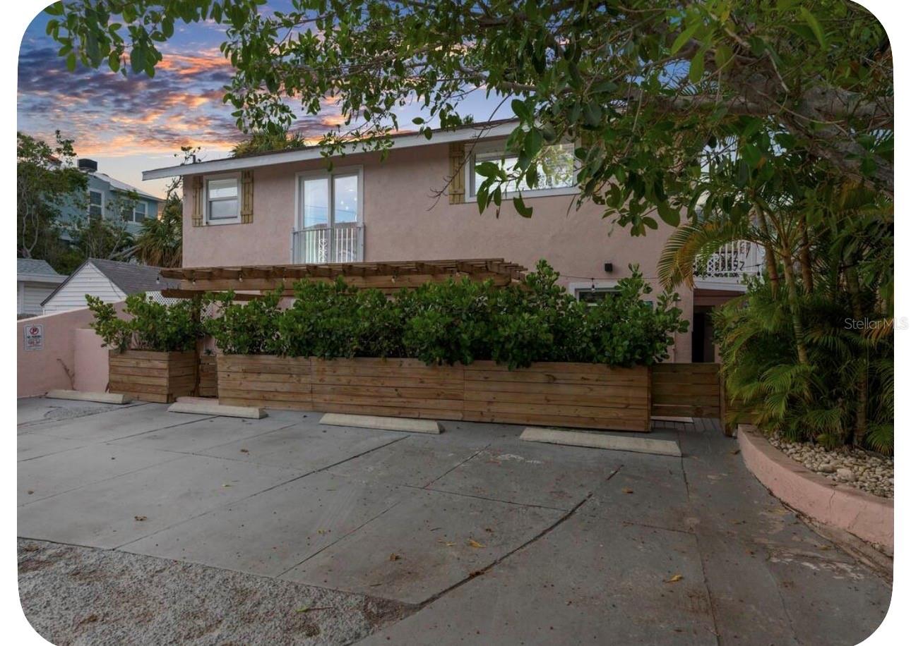 106 E BAY DR, TREASURE ISLAND, FL, 33706