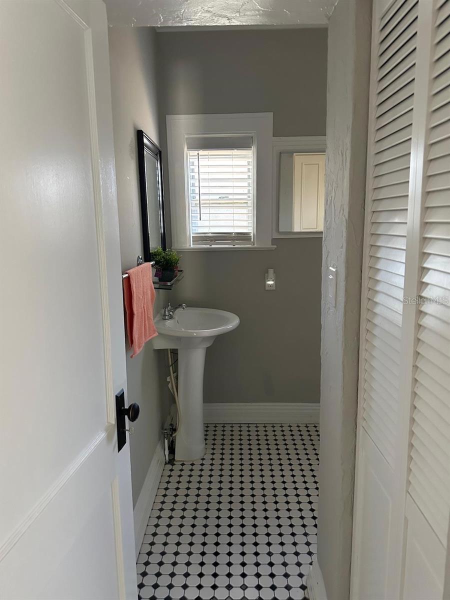 221 N JULIA AVE, DELAND, FL, 32720