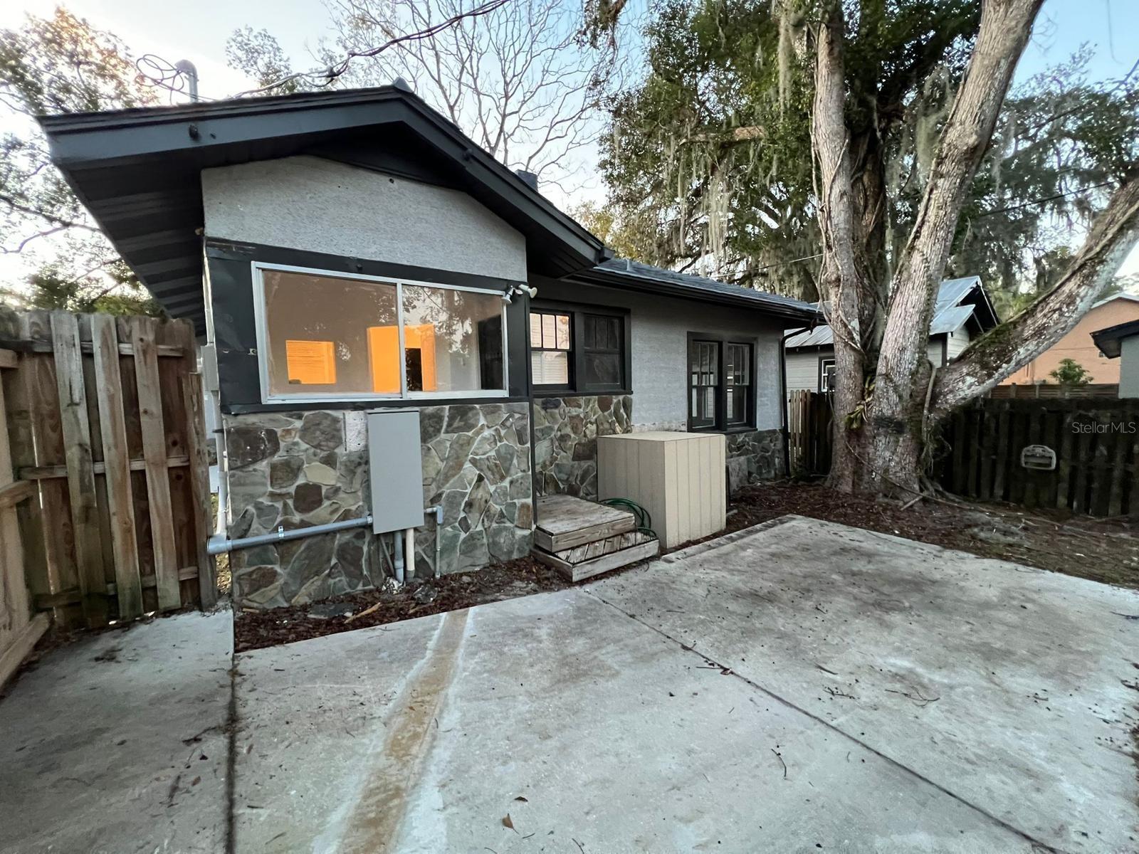 221 N JULIA AVE, DELAND, FL, 32720
