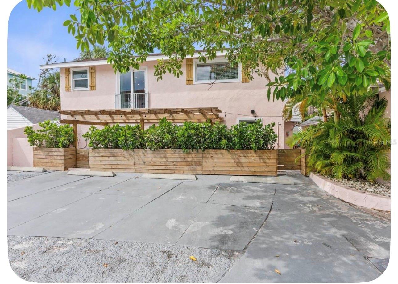 106 E BAY DR, TREASURE ISLAND, FL, 33706