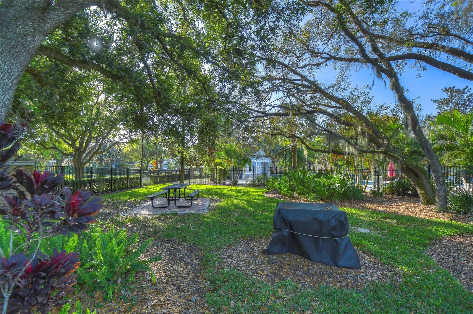 6073 SANDHILL RIDGE DR, LITHIA, FL, 33547