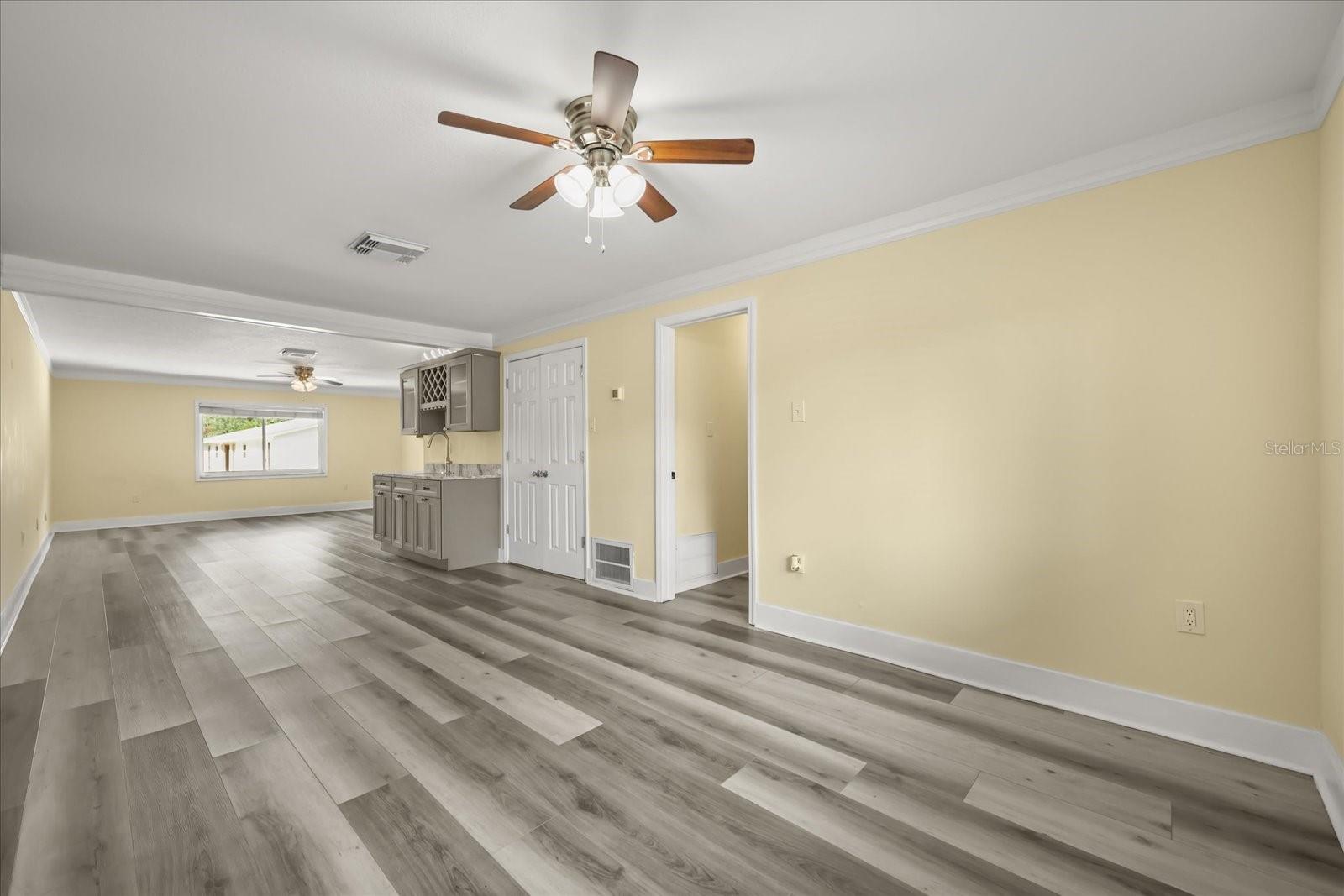 20963 E COLONIAL DR, CHRISTMAS, FL, 32709
