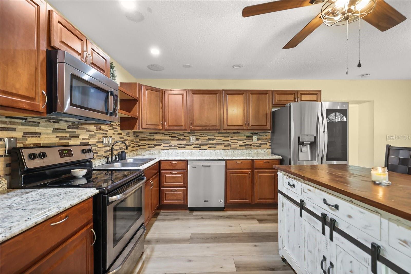 20963 E COLONIAL DR, CHRISTMAS, FL, 32709
