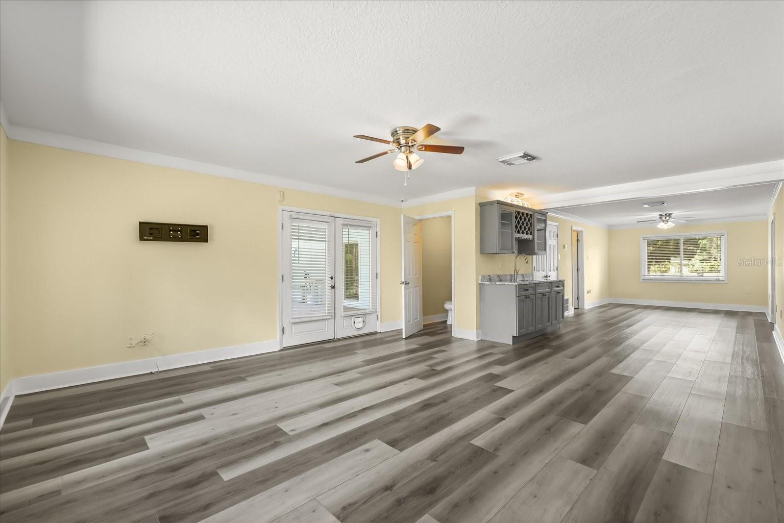 20963 E COLONIAL DR, CHRISTMAS, FL, 32709