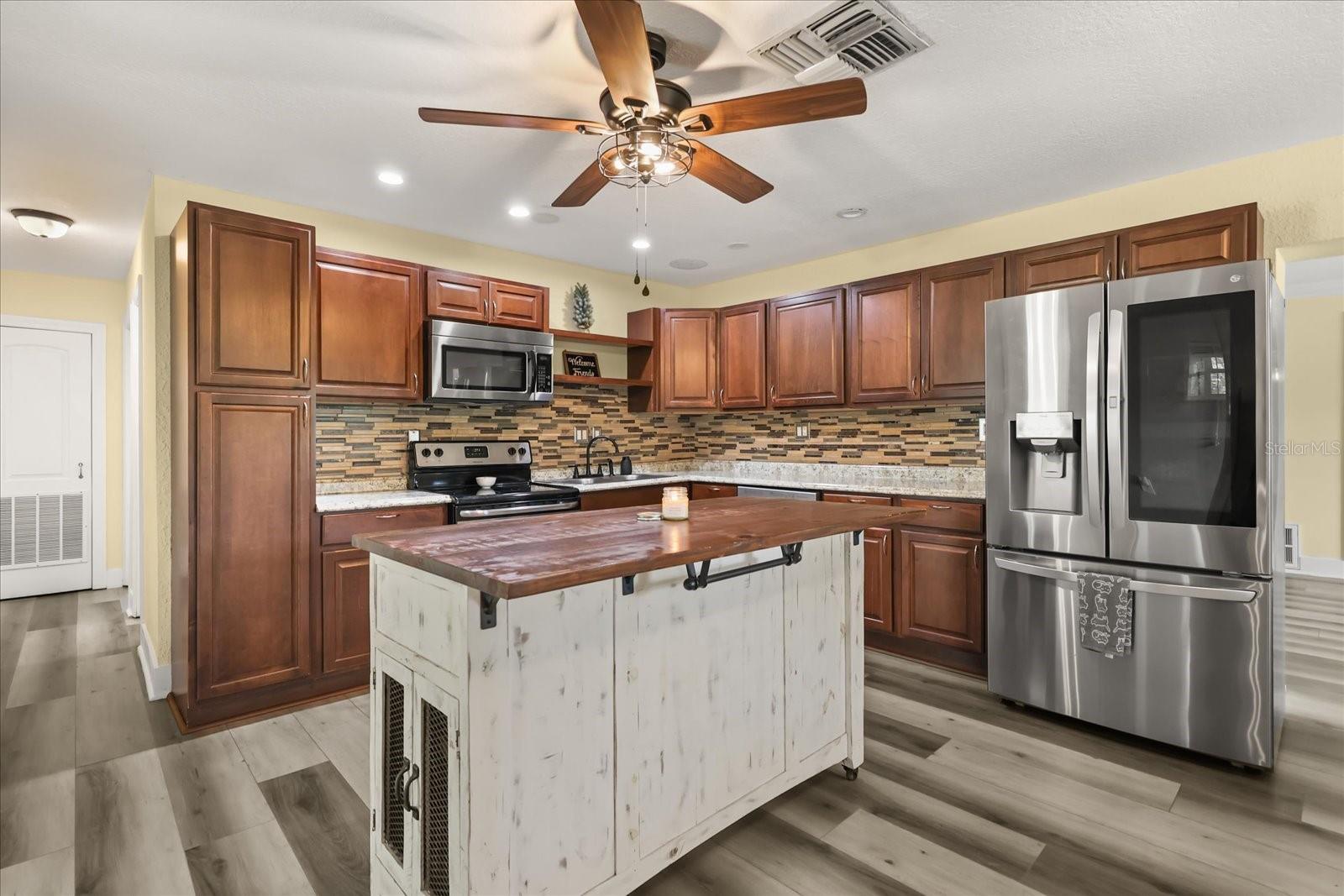 20963 E COLONIAL DR, CHRISTMAS, FL, 32709