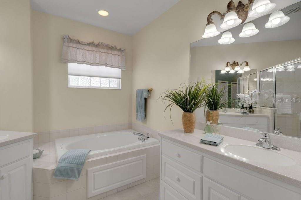 684 GRASSLANDS VILLAGE CIR, LAKELAND, FL, 33803
