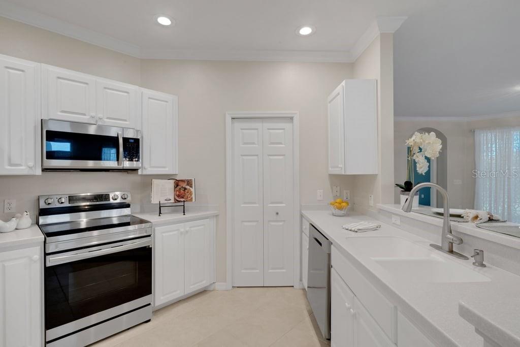 684 GRASSLANDS VILLAGE CIR, LAKELAND, FL, 33803