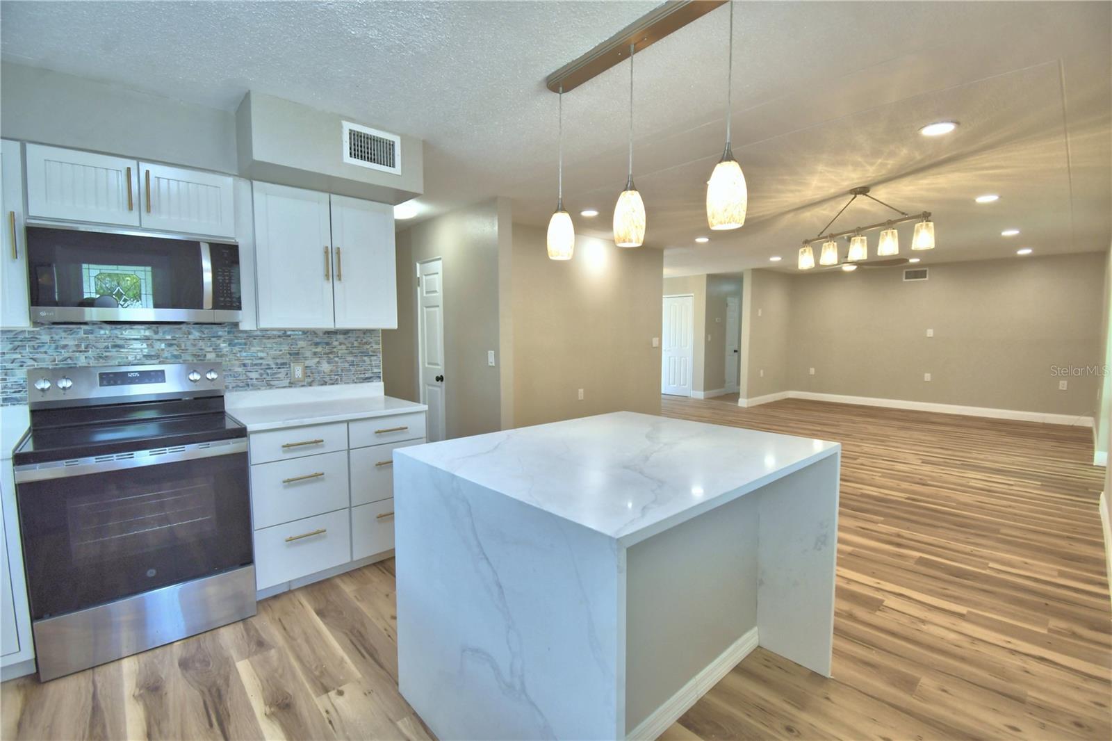 3553 CENTER CIR, LARGO, FL, 33774