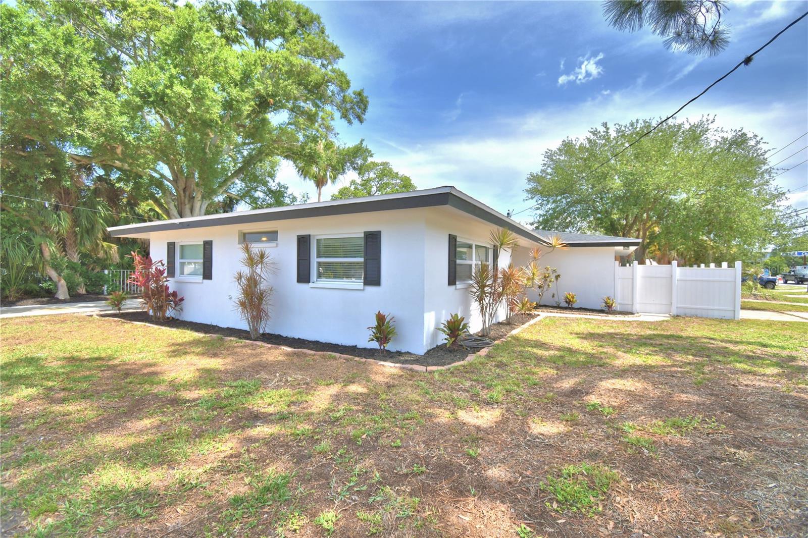 3553 CENTER CIR, LARGO, FL, 33774