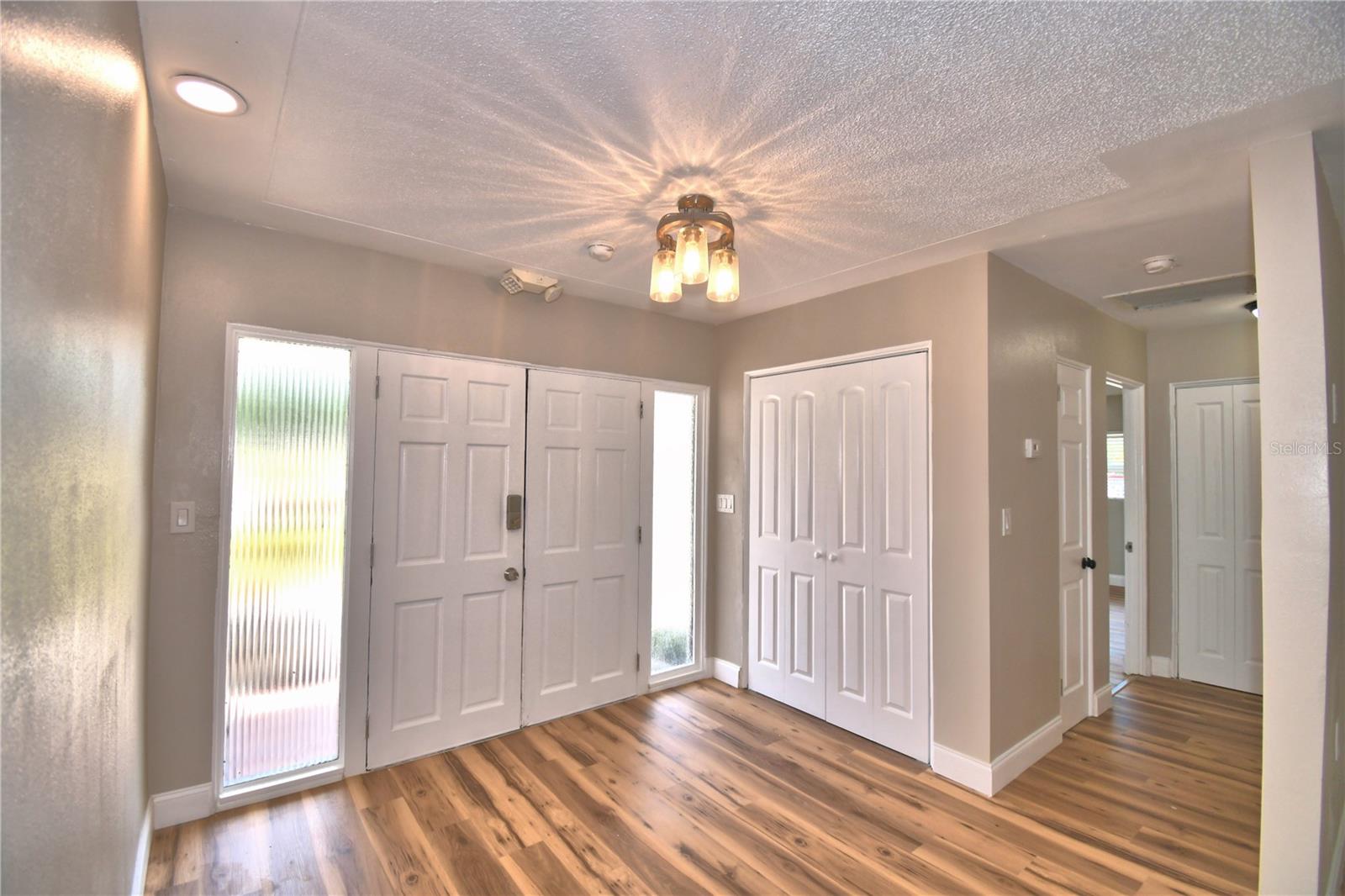3553 CENTER CIR, LARGO, FL, 33774