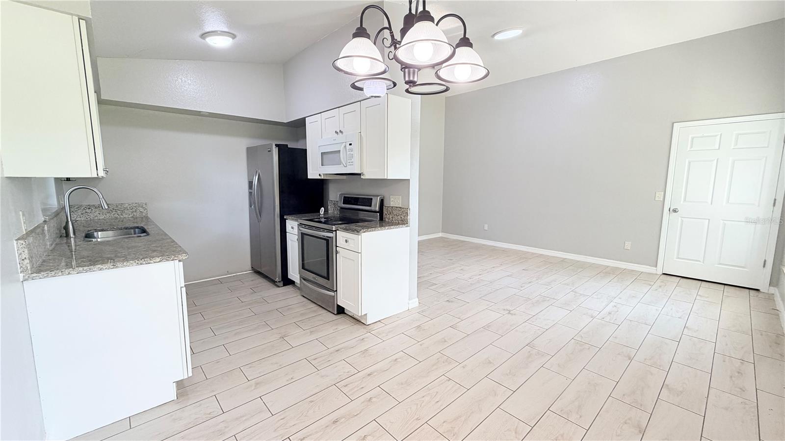 11 E ELLA J GILMORE ST, APOPKA, FL, 32703