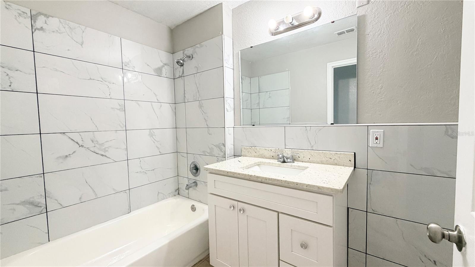 11 E ELLA J GILMORE ST, APOPKA, FL, 32703