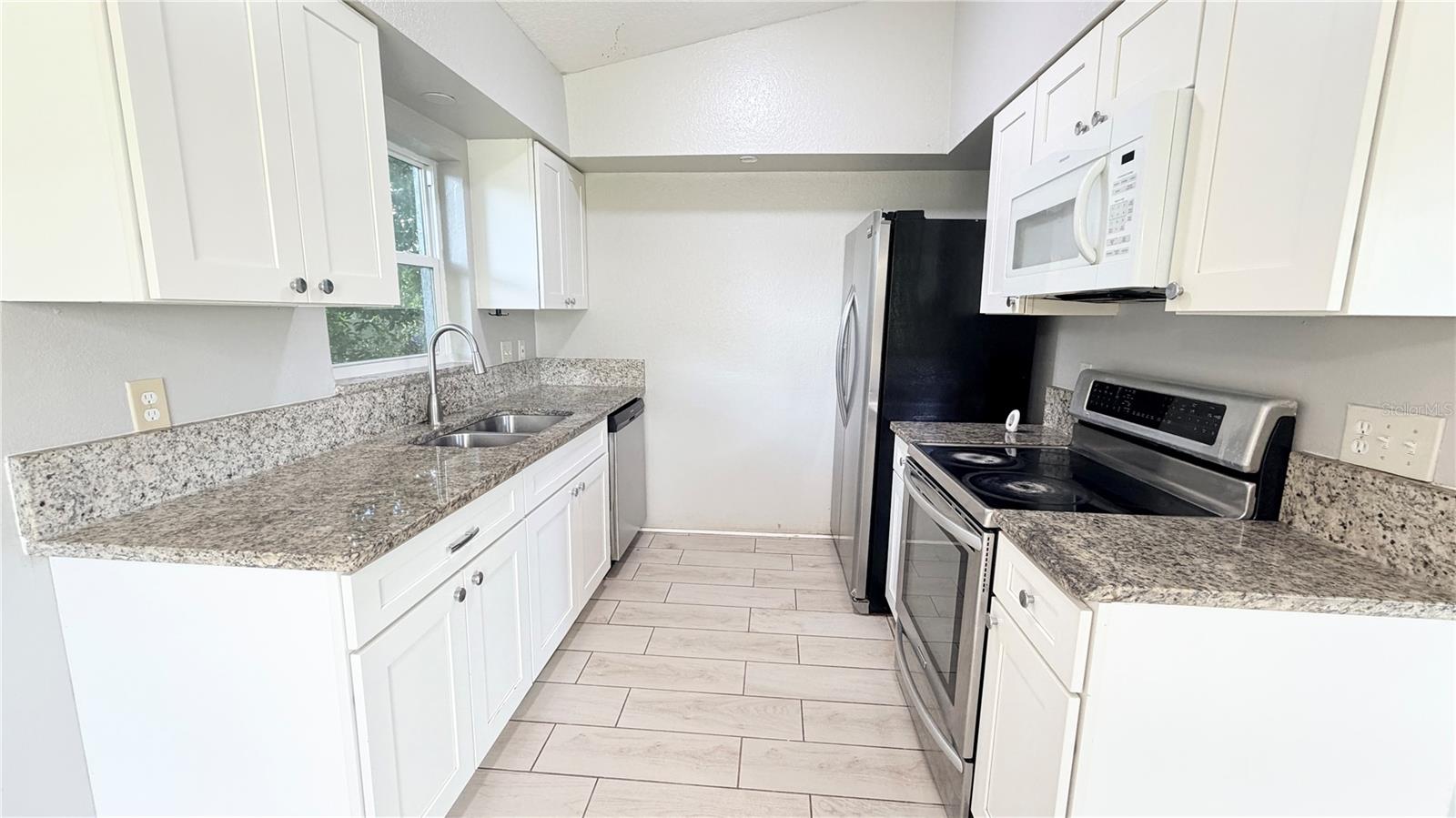 11 E ELLA J GILMORE ST, APOPKA, FL, 32703