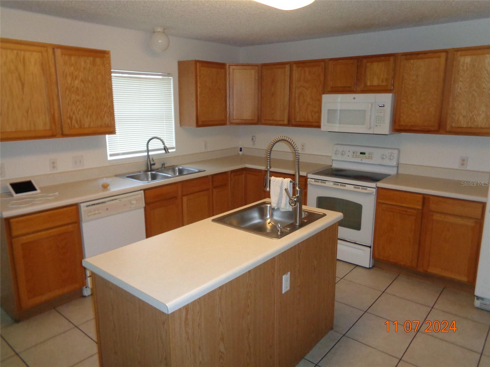 1914 LYNN RIVER DR, DELTONA, FL, 32738