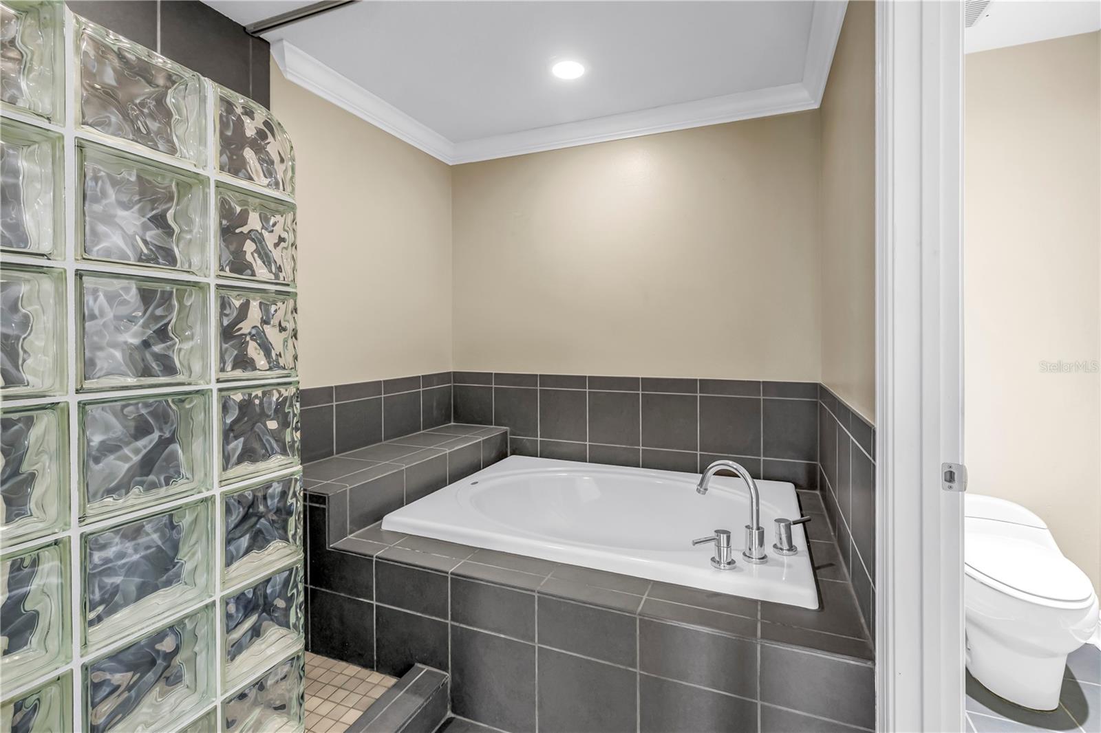 409 BARCELONA DR, ST PETERSBURG, FL, 33716