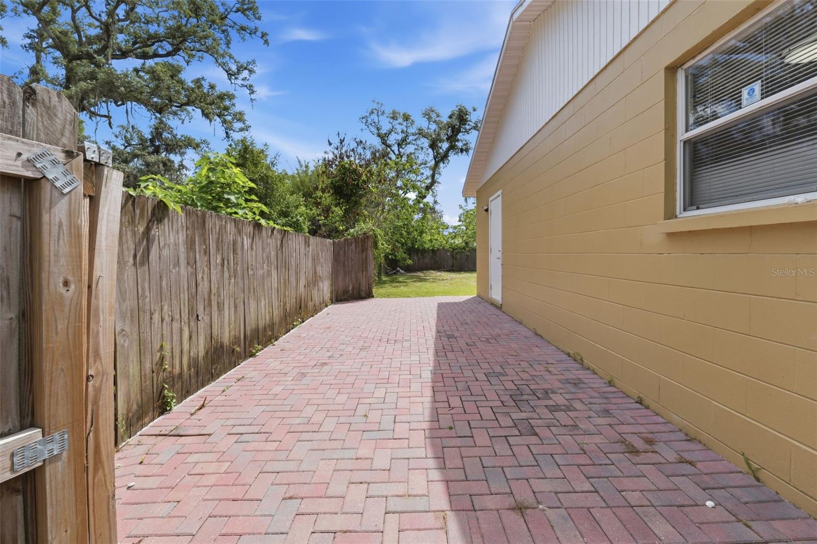 9707 N MARY AVE, TAMPA, FL, 33612