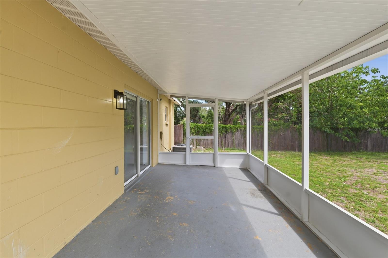 9707 N MARY AVE, TAMPA, FL, 33612