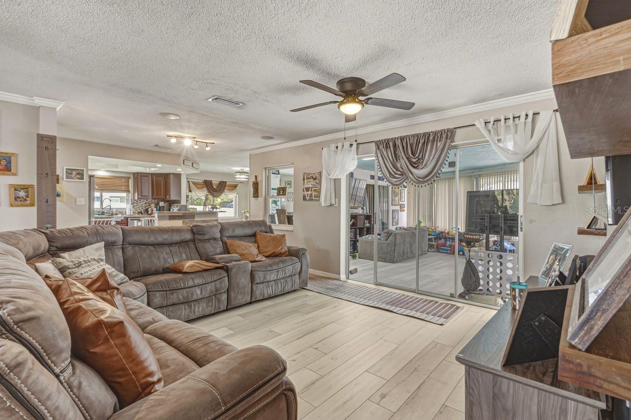 1387 S DISSTON AVE, TARPON SPRINGS, FL, 34689