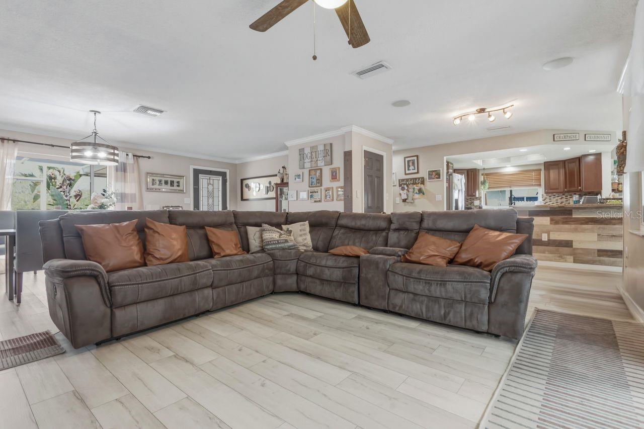 1387 S DISSTON AVE, TARPON SPRINGS, FL, 34689