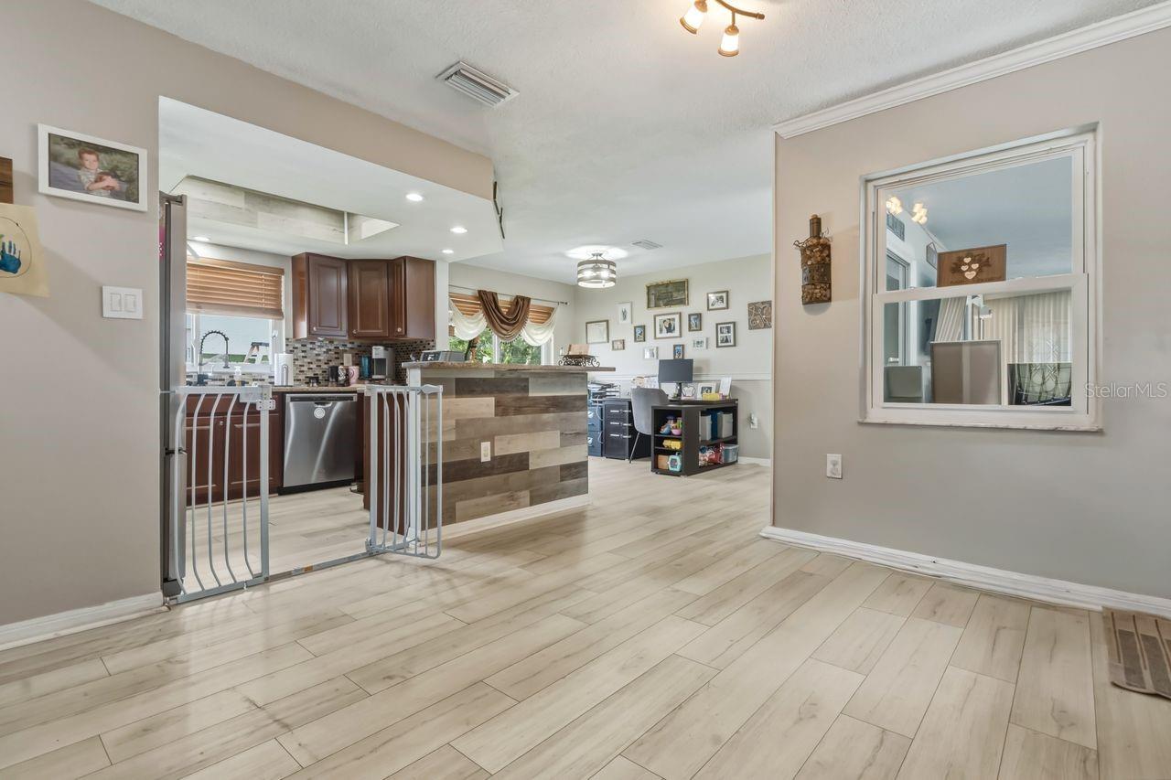 1387 S DISSTON AVE, TARPON SPRINGS, FL, 34689