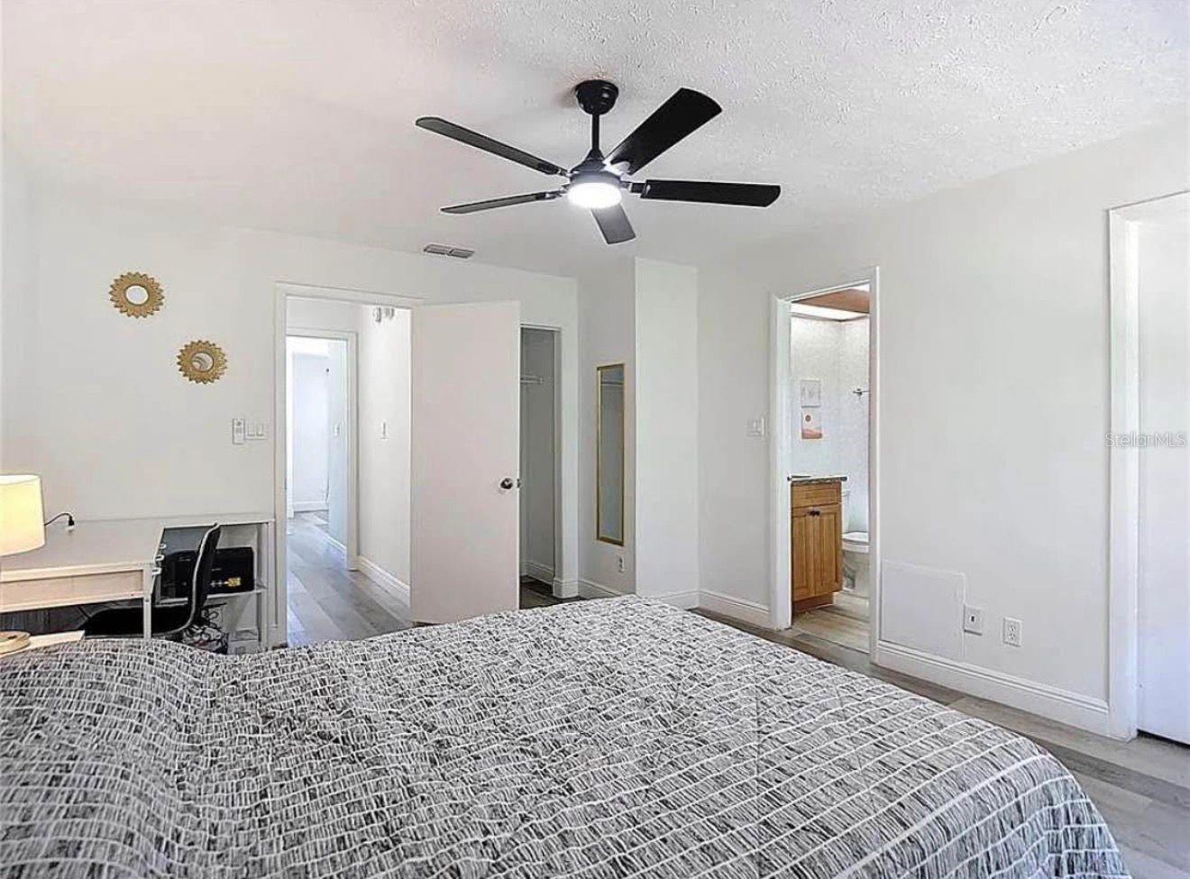 10131 LAKE OAK CIR, TAMPA, FL, 33624