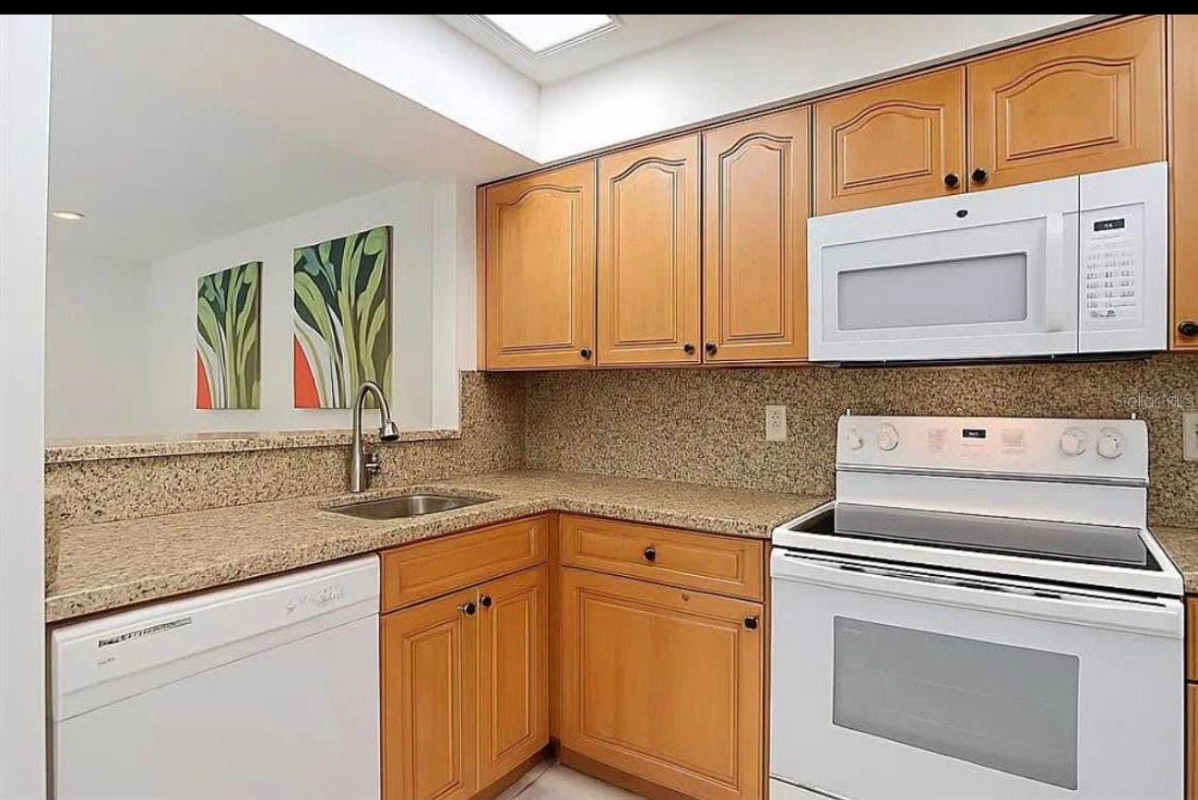 10131 LAKE OAK CIR, TAMPA, FL, 33624