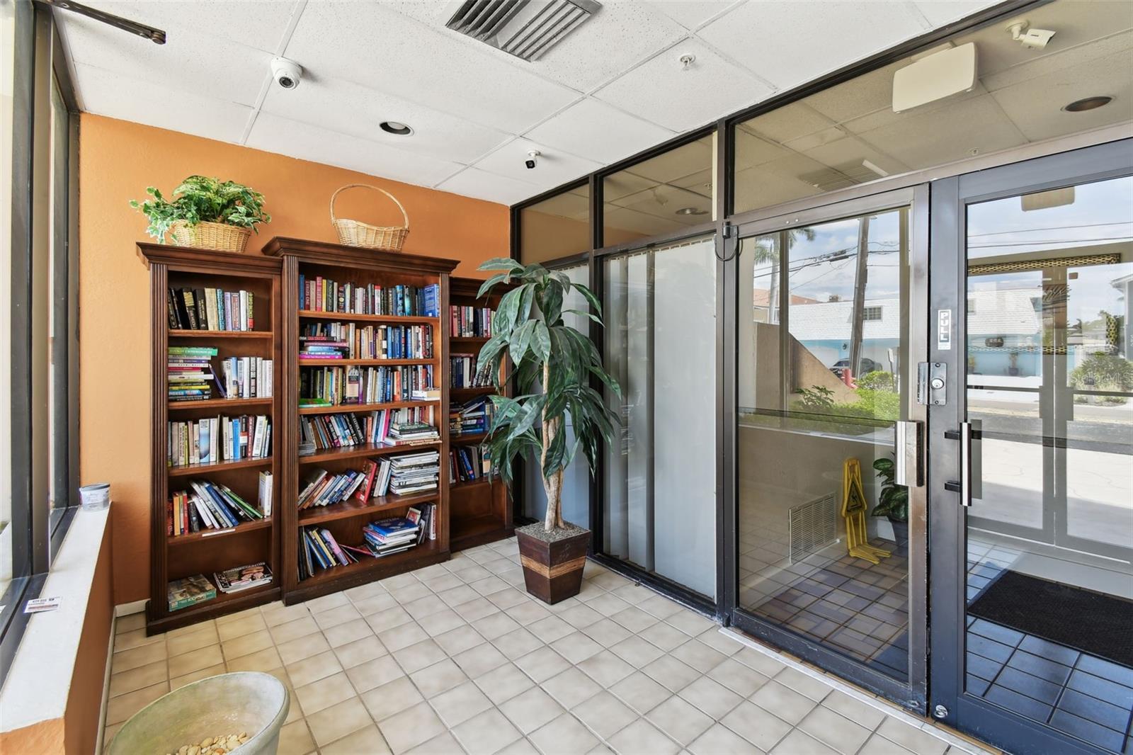 255 DOLPHIN PT #207, CLEARWATER BEACH, FL, 33767