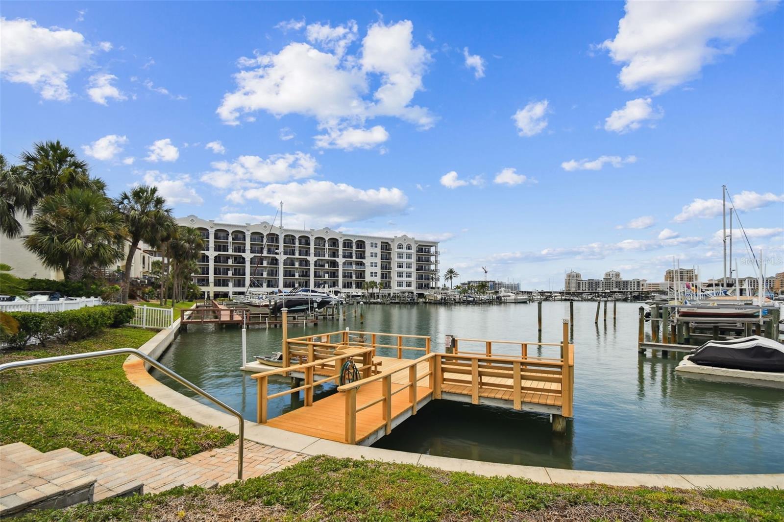 255 DOLPHIN PT #207, CLEARWATER BEACH, FL, 33767