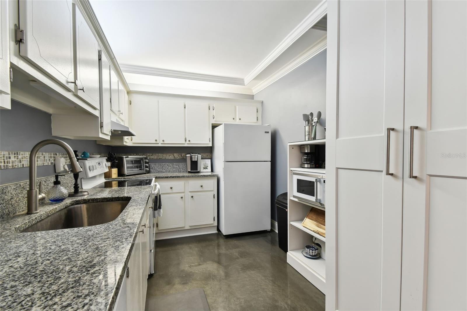 255 DOLPHIN PT #207, CLEARWATER BEACH, FL, 33767