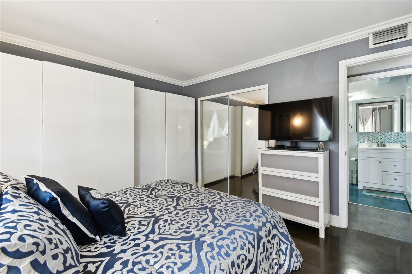 255 DOLPHIN PT #207, CLEARWATER BEACH, FL, 33767