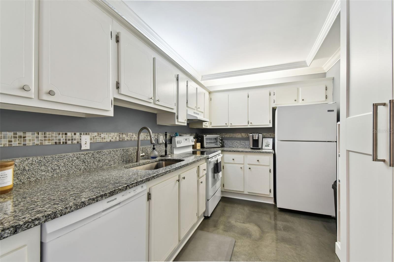 255 DOLPHIN PT #207, CLEARWATER BEACH, FL, 33767