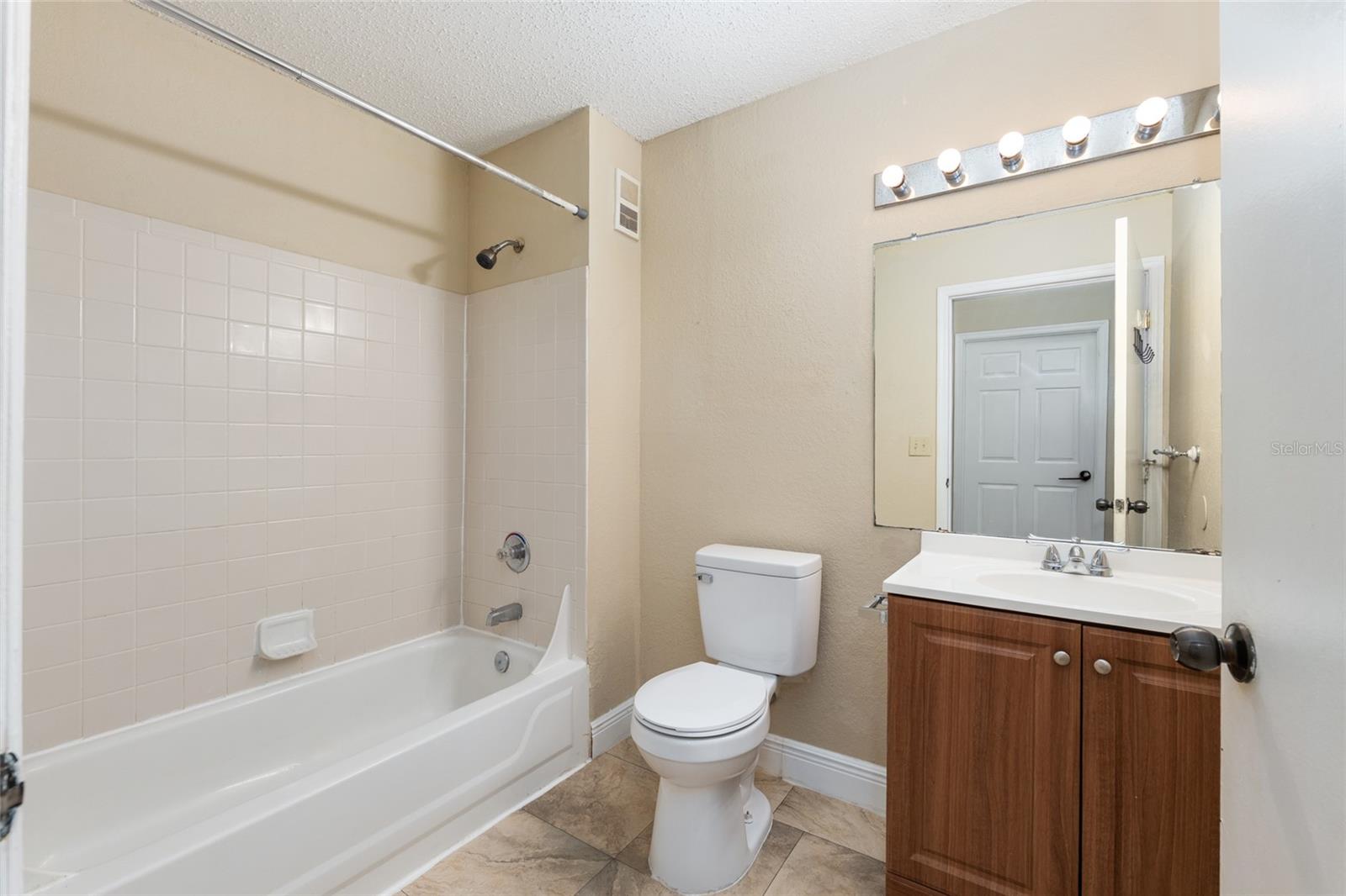 3705 SW 27TH ST #214, GAINESVILLE, FL, 32608