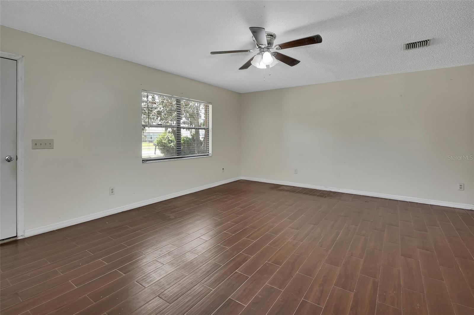552 S ANNAPOLIS DR, DELTONA, FL, 32725