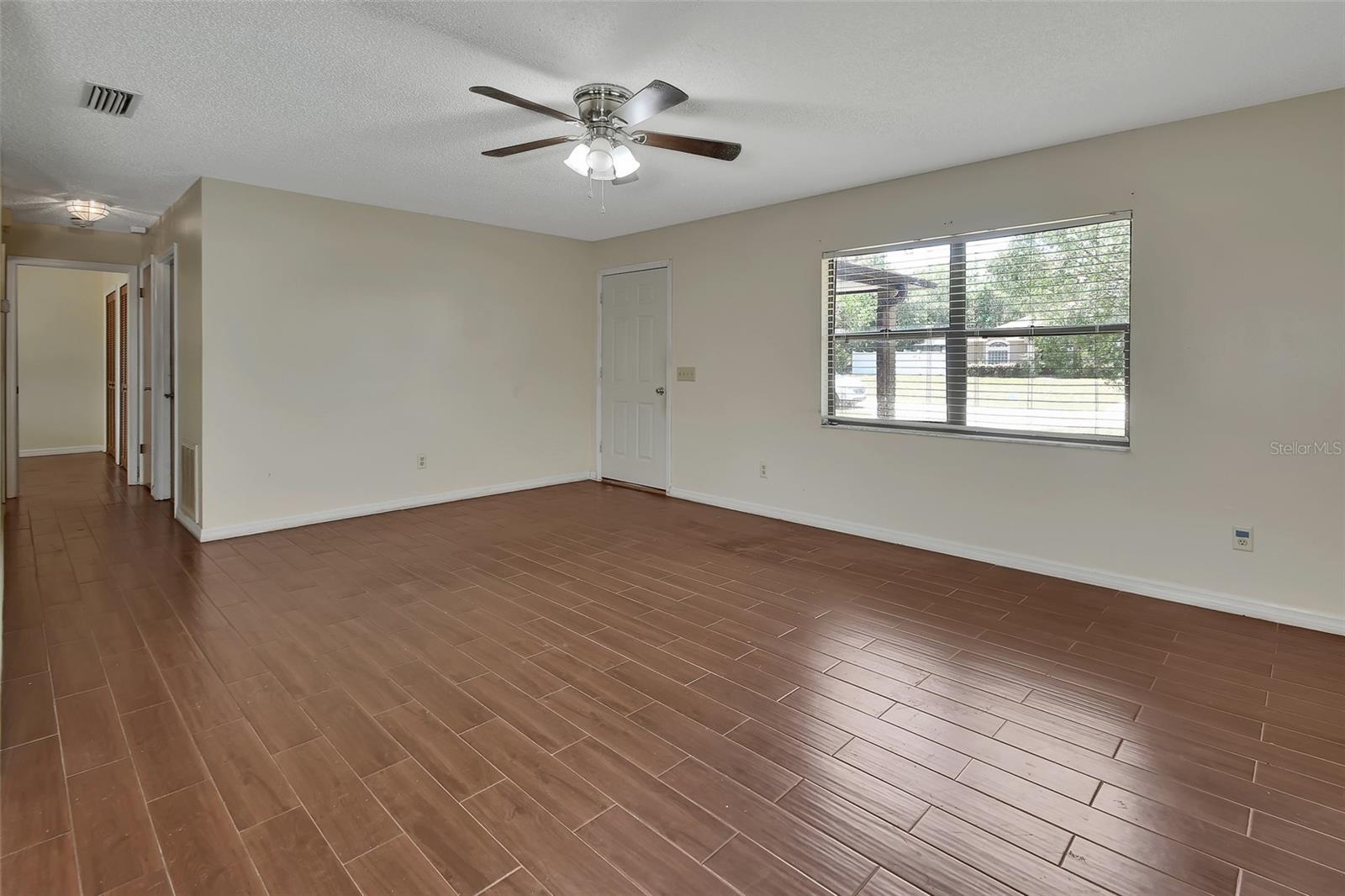 552 S ANNAPOLIS DR, DELTONA, FL, 32725