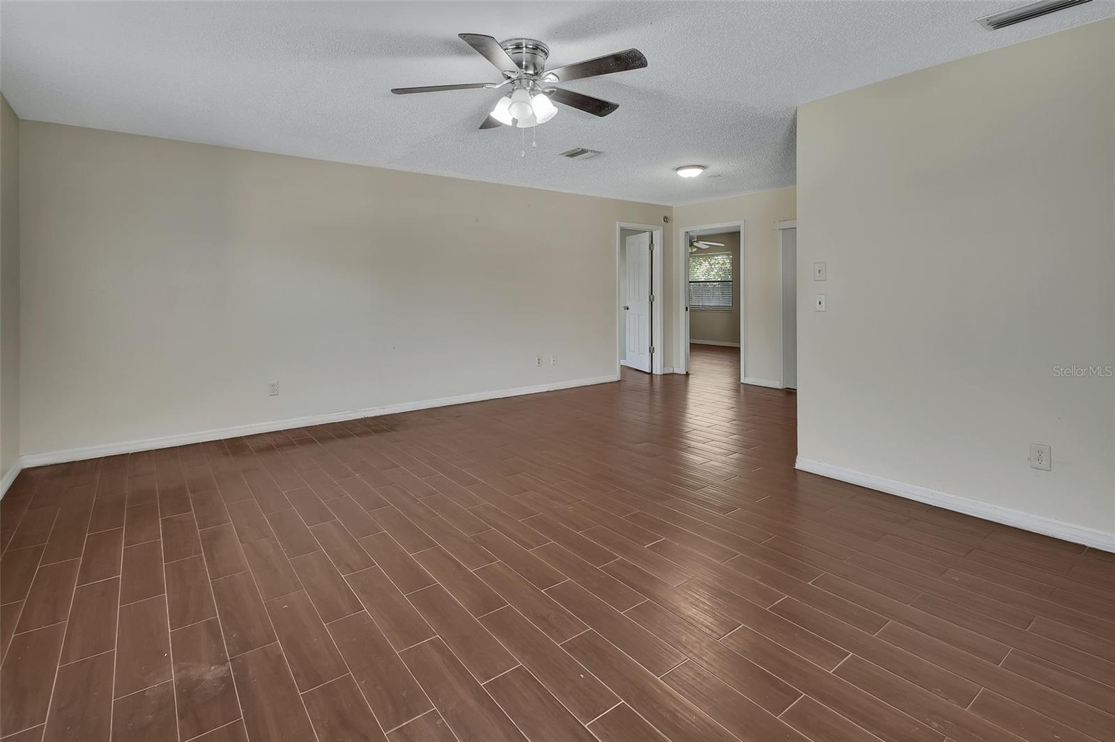 552 S ANNAPOLIS DR, DELTONA, FL, 32725