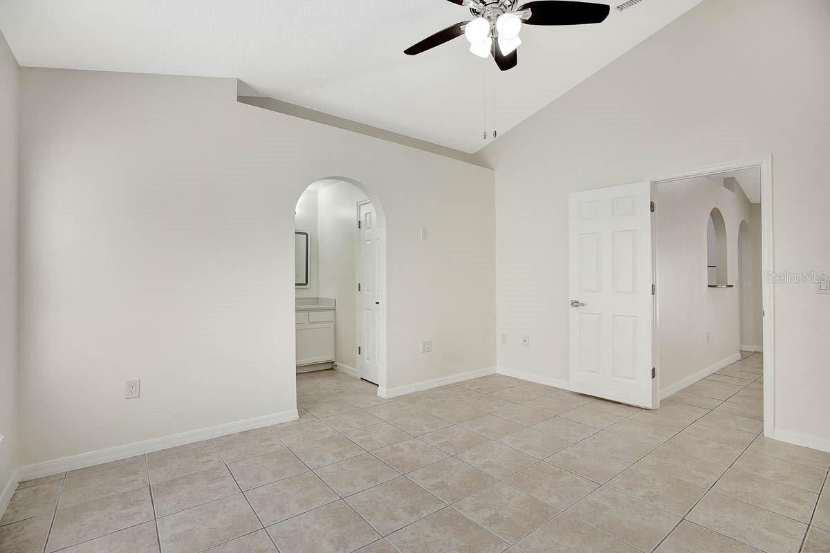13715 GENTLE WOODS AVE, RIVERVIEW, FL, 33569