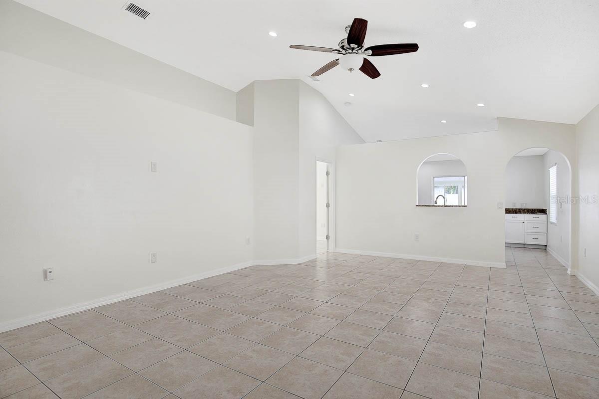 13715 GENTLE WOODS AVE, RIVERVIEW, FL, 33569