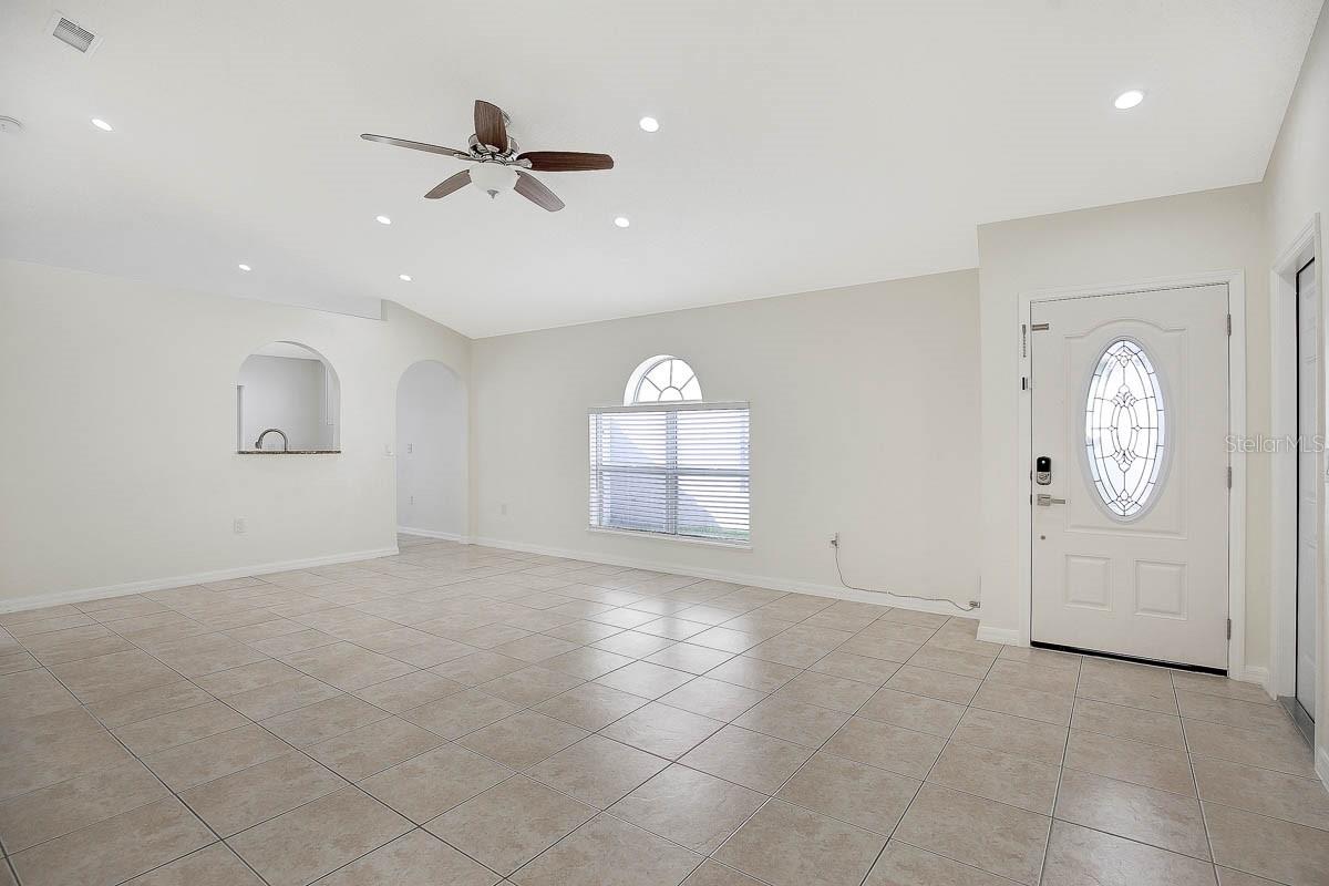 13715 GENTLE WOODS AVE, RIVERVIEW, FL, 33569