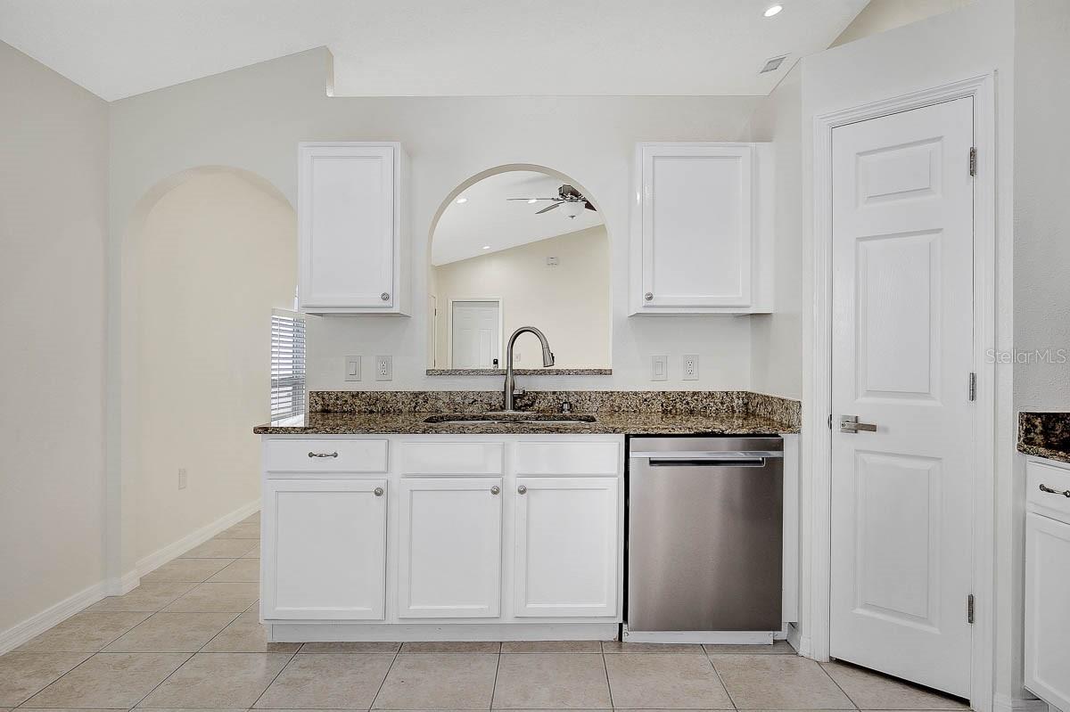 13715 GENTLE WOODS AVE, RIVERVIEW, FL, 33569