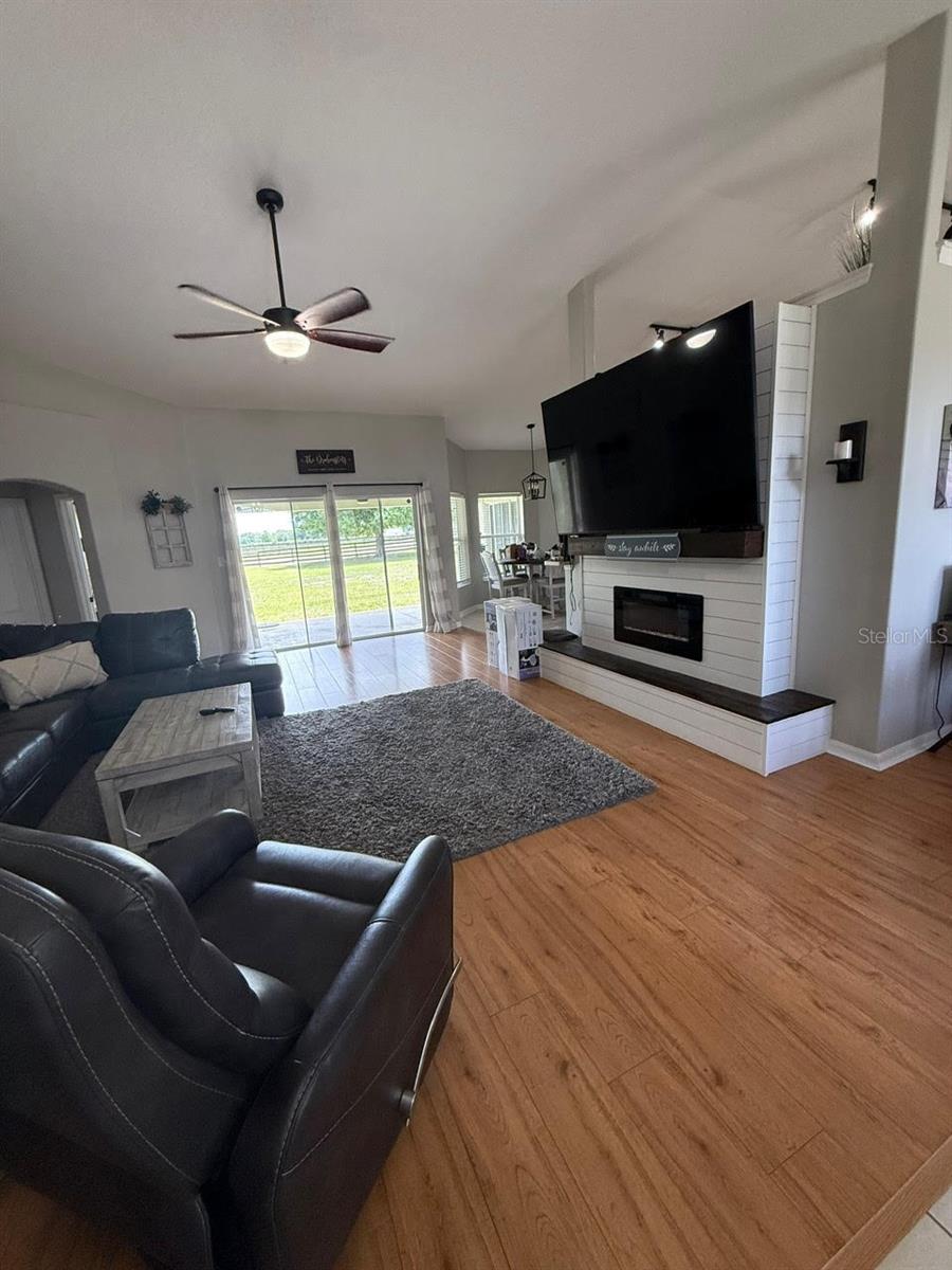 41430 ROGER GILES RD, UMATILLA, FL, 32784